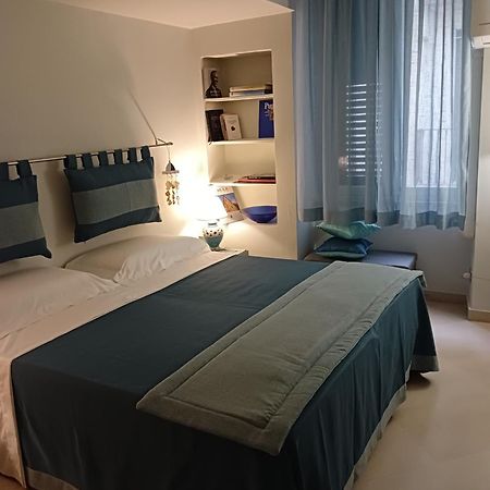 Ferienwohnung Palazzo Vaaz Mola di Bari Exterior foto