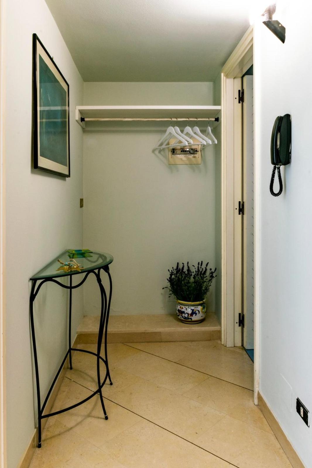 Ferienwohnung Palazzo Vaaz Mola di Bari Exterior foto