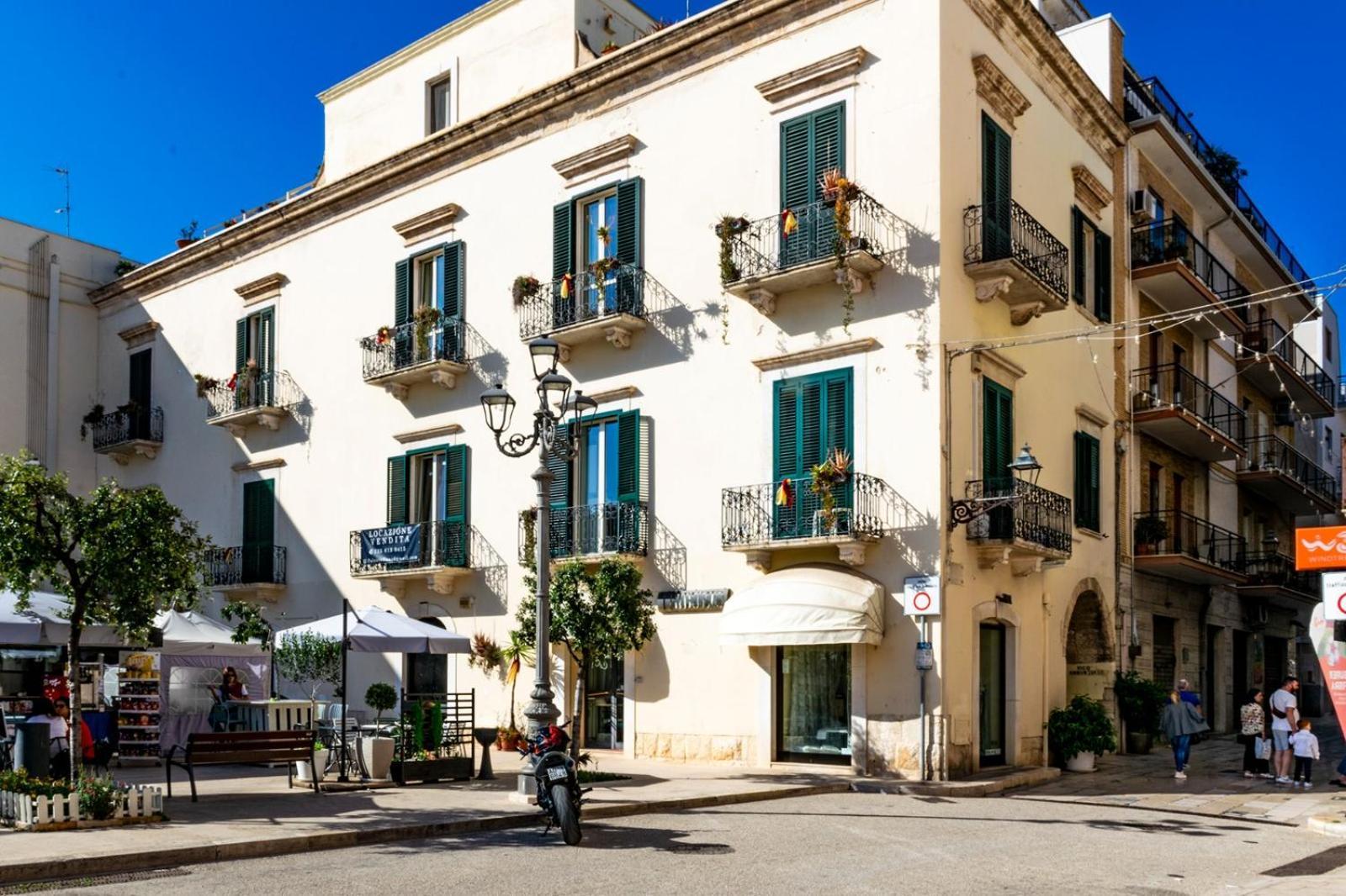 Ferienwohnung Palazzo Vaaz Mola di Bari Exterior foto